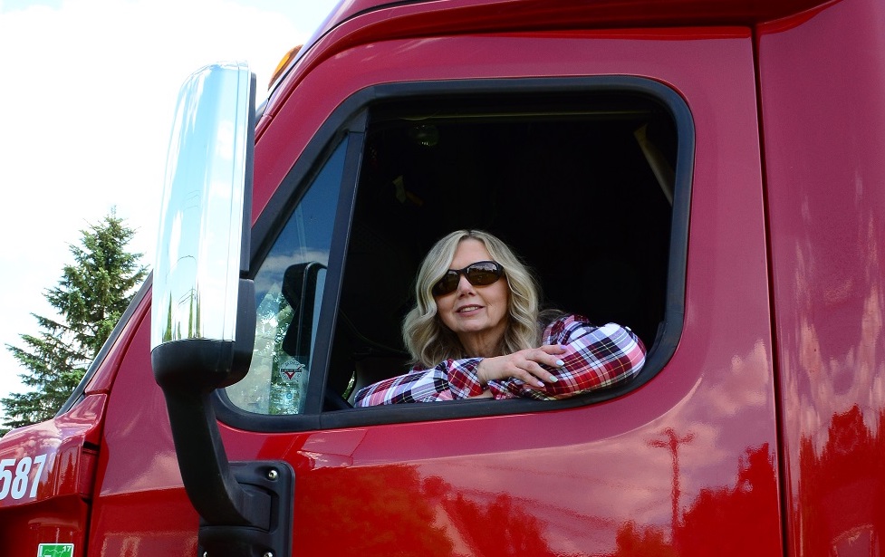 De Ridder Named Women In Trucking’s 2020 Female Driver of the Year
